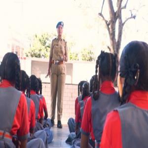 किशोरियों के सशक्तीकरण में कारगर साबित हो रहा है गुजरात सरकार का सक्षम युविका प्रोजेक्ट 
