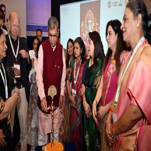 ग्रामीण महिला उद्यमियों के उत्पादों को भी बाजार तक मिले बेहतर पहुंचः राज्यपाल