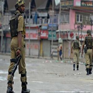 कश्मीर में हालात तनावपूर्ण, सात जगह कर्फ्यू, सुरक्षा बेहद कड़ी