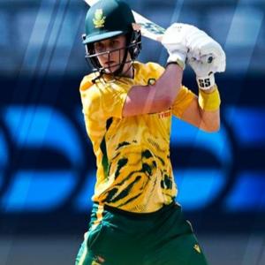 दक्षिण अफ्रीका महिला टीम ने न्यूजीलैंड को दिया 150 रन का लक्ष्य 
