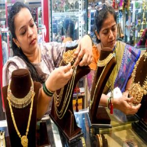 संभावनाओं का साल 2026 : सोने और चांदी में फिर आएगी तूफानी तेजी या थमेगी रफ्तार
