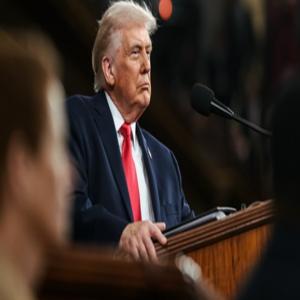 ईरान में सीमित संख्या में अमेरिकी सैनिक भेजने पर विचार कर रहे ट्रंप  
