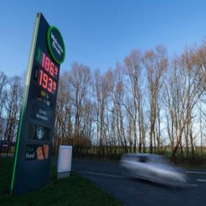 ट्रंप की धमकी से होर्मुज स्ट्रेट पर बढ़ा संकट, तेल कीमतों में आया उछाल