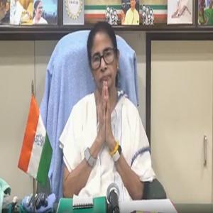 टीएमसी के नाम और चुनाव चिन्ह पर घमासान: ईसीआई आज सुनेगा दोनों गुटों का दावा 
