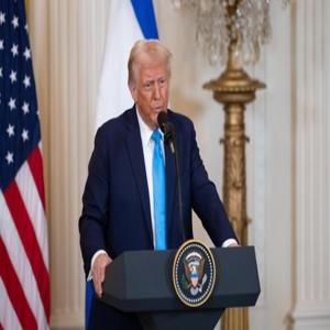 अमेरिका ने पेटेंट वाली दवाओं पर लगाया 100 प्रतिशत टैरिफ 
