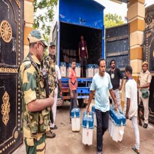 पश्चिम बंगाल : मतगणना स्थल पर प्रवेश के लिए क्यूआर कोड के जरिए वेरिफिकेशन करेगा चुनाव आयोग
