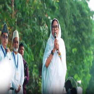 पश्चिम बंगाल की मुख्यमंत्री ममता बनर्जी ने दी ईद की शुभकामनाएं, एकता और भाईचारे पर जोर
