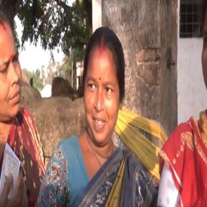 पश्चिम बंगाल चुनाव : दक्षिण 24 परगना जिले में 15 बूथों पर दोबारा वोटिंग, कतारों में खड़े नजर आए मतदाता
