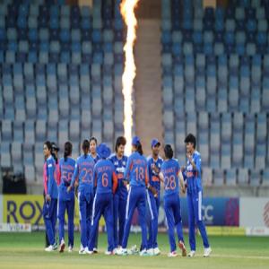 विमेंस एशिया कप : भारत की नजर रिकॉर्ड आठवें खिताब पर, फाइनल में श्रीलंका से होगी भिड़ंत