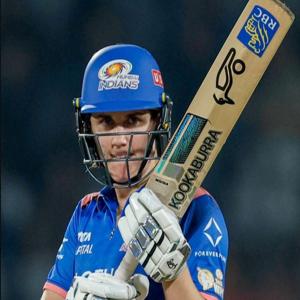 महिला प्रीमियर लीग : नट साइवर ब्रंट का अर्धशतक, मुंबई इंडियंस ने दिल्ली कैपिटल्स को दिया 155 रन का लक्ष्य
