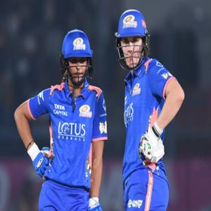 WPL : ब्रंट का तूफानी शतक, आरसीबी को हराकर एमआई ने बरकरार रखी उम्मीदें
