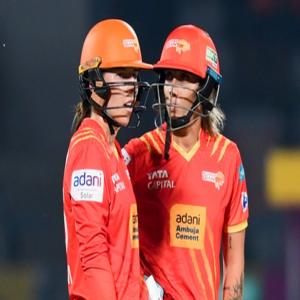 WPL : मुंबई इंडियंस की 11 रन से हार, एलिमिनेटर मुकाबले में पहुंची गुजरात जायंट्स