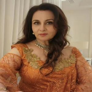 स्वस्थ जीवन का आधार, बढ़ती उम्र में फिट और एक्टिव रहने का मंत्र है योगासन : पूनम ढिल्लों
