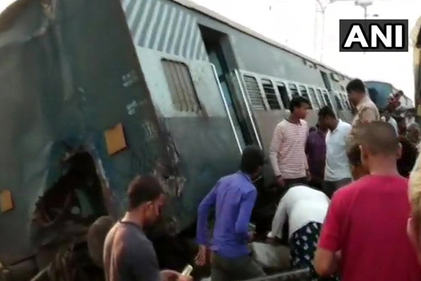 उप्र : रायबरेली में न्यू फरक्का एक्सप्रेस के 9 डिब्बे पटरी से उतरे, 6 की मौत