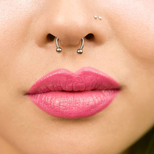 नाक छिदवाने के तुरंत बाद इन कामों को करने से बचें, नहीं तो होता है नुकसान