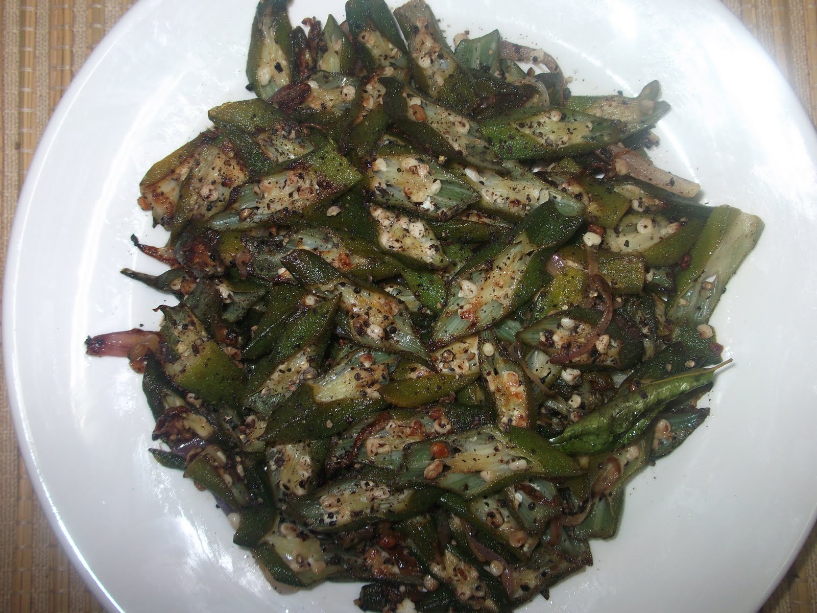 स्वादिष्ट और हेल्दी Bhindi Pepper Fry ऐसे बनाएं...