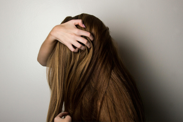 Hair Care: गर्मियों में ना करें ये गलतियां, नहीं तो झड़ने लगेंगे बाल
