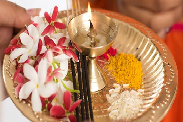 शाम के समय घर में कर रहे हैं पूजा पाठ, तो जरूर करना चाहिए ये नियम