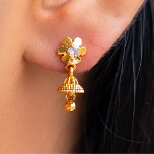 Jewellery Fashion: महिलाओं को बेहद पसंद आ रही है झुमकी बाली, ओकेजन पर करें ट्राई