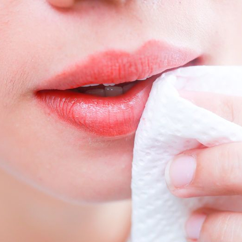 Pink Lips पाने के लिए आजमाएं कुदरती उपाय 
