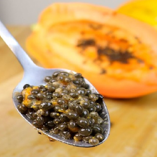 खाने के बाद बिल्कुल ना फेंके पपीते के बीज, चेहरे के लिए है रामबाण