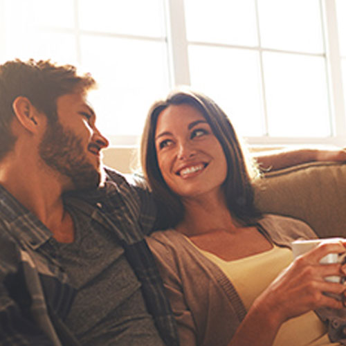 Relationship Tips: शादीशुदा जिंदगी में बनानी है शांति, तो इस तरह चलाएं रिलेशन