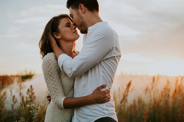 Relationship Tips: लड़कियां ऐसे करें लॉयल पार्टनर की पहचान, ये टिप्स करें फोलो