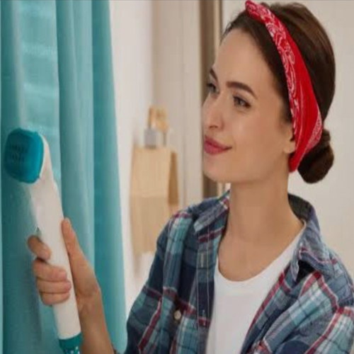 पर्दे धोने के झंझट से छुट्टी अब बिना उतारे ही घर पर करें ड्राई क्लीन जैसी सफाई