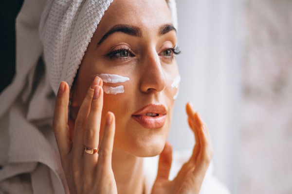 Skin Care Tips: चेहरे के अनचाहे बालों से परेशान हैं, जानिए लेजर, वैक्स या कौन-सा तरीका हो सकता है आपके लिए सही