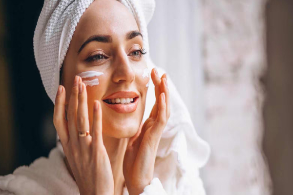 Skin Care Tips: इन महिलाओं को नहीं लगाना चाहिए फेस पैक, चेहरे को हो सकता है नुकसान