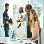 First Job Tips: अगर आप पहली पहली बार कर रहे हैं जॉब, तो बिल्कुल ना करें ये गलतियां