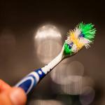 बहुत काम की चीज है पुराना टूथब्रश, इस तरह कर सकते हैं इस्तेमाल