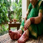सावन में सोहेंगे खूबसूरत पांव: प्लेन आलता छोड़ आज़माएं ये 6 ट्रेंडी डिजाइन्स