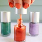 Beauty Tips: घर पर बना सकती हैं नेचुरल नेल पेंट, हाथ दिखेंगे खूबसूरत