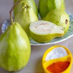 सर्दियों में अमरूद खाने के फायदे, इम्यून सिस्टम होता है मजबूत