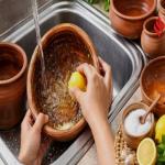 सालों तक नए जैसे चमकेंगे मिट्टी के बर्तन, मास्टरशेफ ने बताया बिना साबुन सफाई का अनोखा तरीका