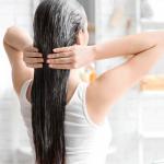 चिपचिपे स्कैल्प को ऐसे करें क्लीन, ट्राई करें ये हेयर मास्क