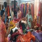 नवरात्र से पहले बाजार में गरबा ड्रेस की डिमांड तेज, चनिया-चोली की एडवांस बुकिंग शुरू