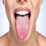 हल्के में न लें सफेद जीभ की परेशानी, देती है शरीर की आंतरिक बीमारियों का संकेत 