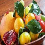 क्या आप कभी भी फल खा लेते हैं, आयुर्वेद से जानिए सही नियम
