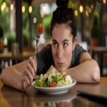 Health Tips :सेहत के लिए हानिकारक आधी रात में भोजन करना, मोटापा-तनाव की बनता है वजह 
