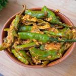 Food Recipe: रोज की सब्जी से हो गए हैं बोर, तो ट्राई करें मसालेदार राजस्थानी दही मिर्च