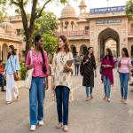 कॉलेज गर्ल्स के बीच बढ़ा फ्यूजन वियर का क्रेज: इस सीजन डेनिम के साथ ट्राई करें ये ट्रेंडी इंडो-वेस्टर्न कुर्ती टॉप्स