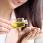 Hair Care: हफ्ते में कितनी बार बालों में लगाना चाहिए तेल, हेयर केयर के लिए है बेस्ट