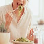 Health Tips: अगर आप भी खाने को चबाकर नहीं खाते तो हो सकती है समस्या
