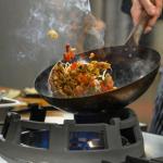 Health Tips: बचे हुए खाने को गैस पर गरम करके खाने पर होती है ये समस्याएं