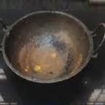 लोहे की कढ़ाई को साफ करना लगता है मुश्किल, तो फॉलो करें ये टिप्स