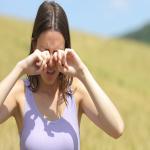 आंखों में अचानक चली गई है धूल, तो घरेलू तरीके से मिलेगा आराम