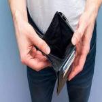 आपके जेब में भी नहीं टिकते हैं पैसे, तो अपनाएं ये वास्तु टिप्स पर्स में भरा रहेगा पैसा