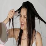 धूप और पसीने से बालों की हालत हो रही खराब तो अपनाएं ये आसान हेयर केयर टिप्स